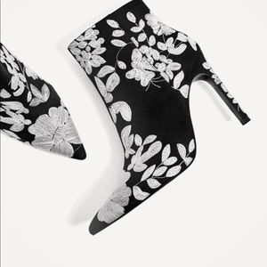 Brand new ! Never been worn! Zara booties